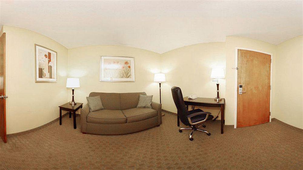 Fairfield By Marriott Inn & Suites Louisville Airport Exterior photo